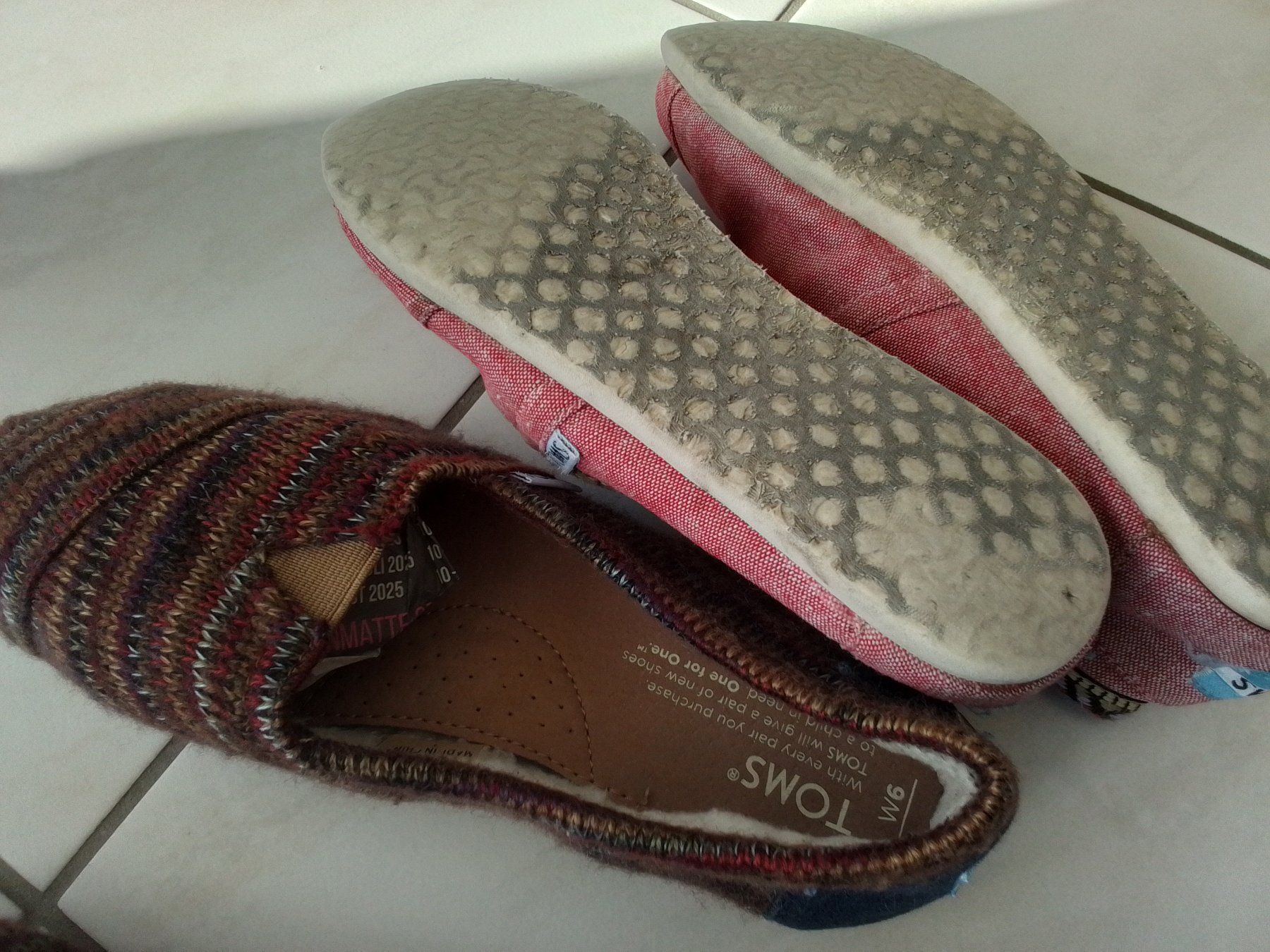 Toms Damenschuhe: 2 Paar TOMS Schuhe Gr.W6 /36,5 – Gebraucht aus Heimberg von sunny1970 2