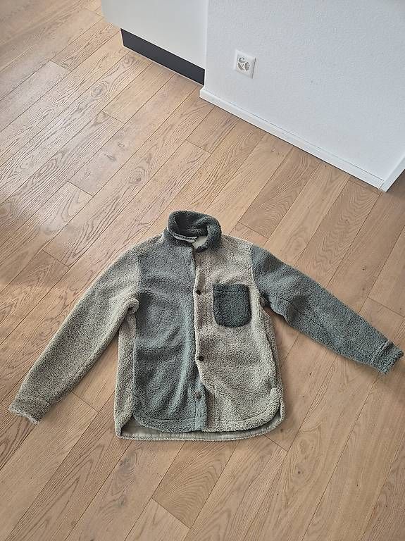 Jacken: Flauschige Teddyjacke mit Brusttasche
 – Gebraucht aus Seuzach von Mmassoli 1
