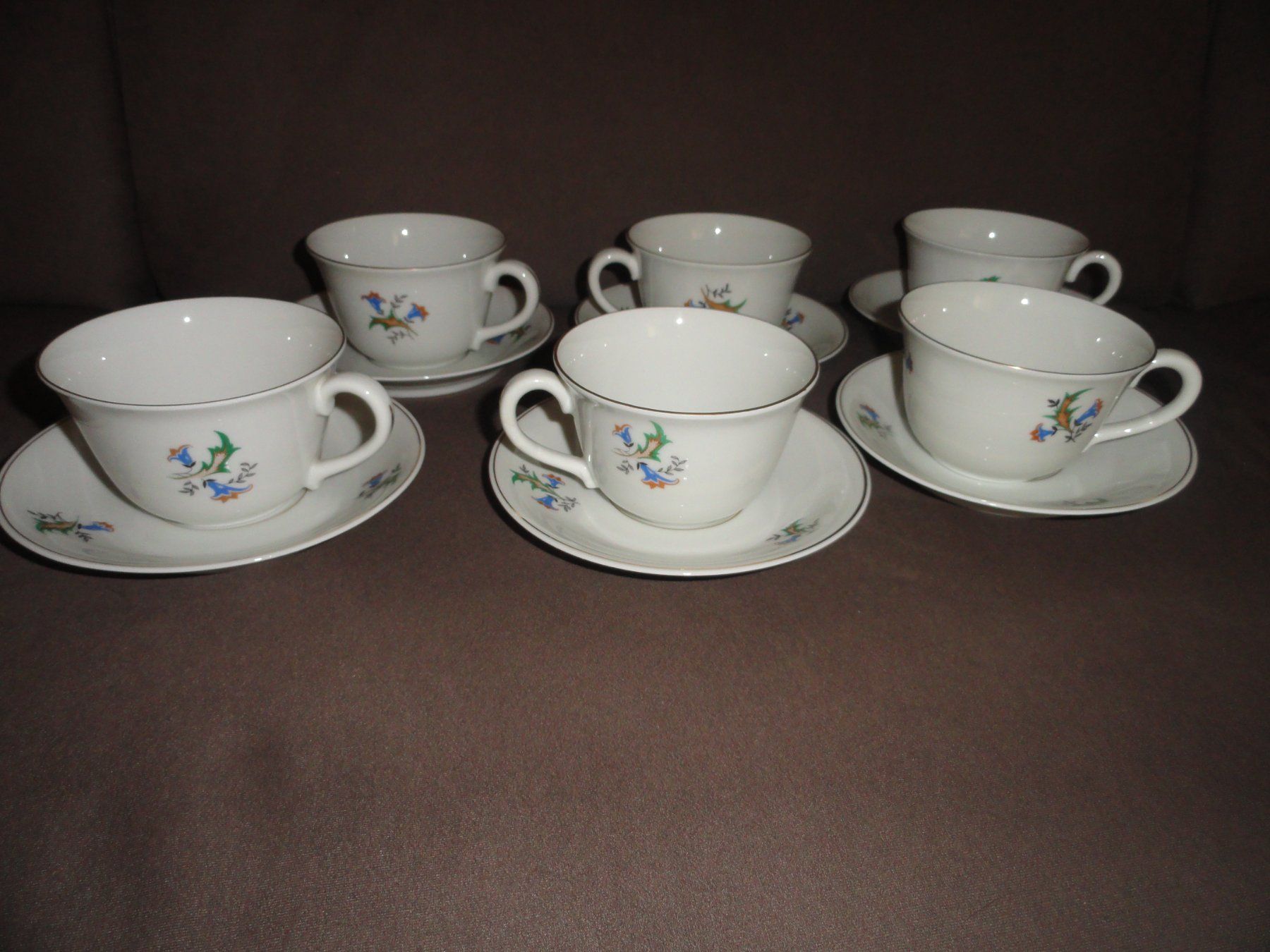 Set di piatti: KAFFEE / TEE - GESCHIRRSET LANGENTHAL 12-TEILIG *** – Usato da Uetendorf venduto da bibibop