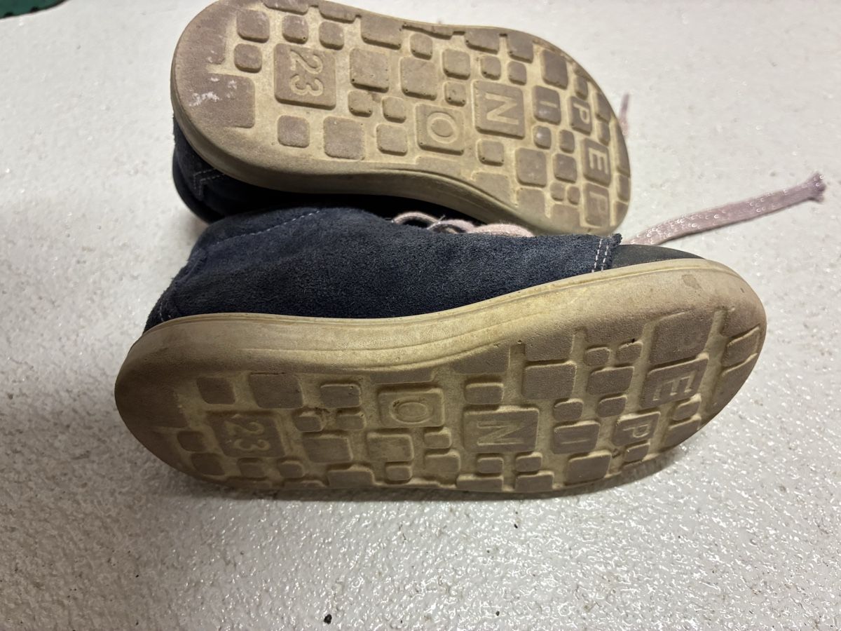 Scarpe per ragazzi: Kinderschuhe Grösse 23 – Usato da Muhen venduto da Sally203 1