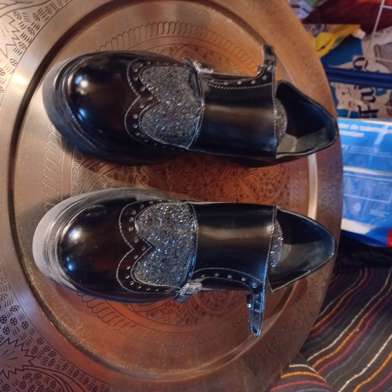 Scarpe da donna: Schuhe Grösse 40 mit Glitzer – Usato da Ebnat-Kappel venduto da Youssou