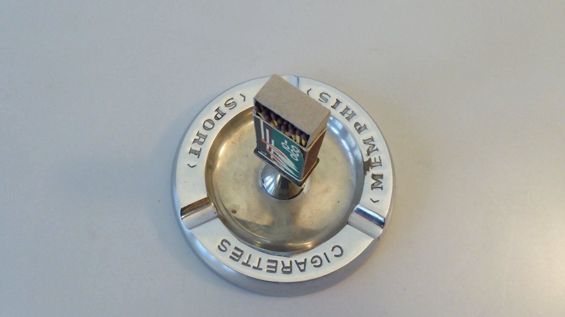 Portacenere: ASCHENBECHER DER FIRMA MEMPHIS CIGARETT. – Usato da Blauen venduto da Sanhein 1