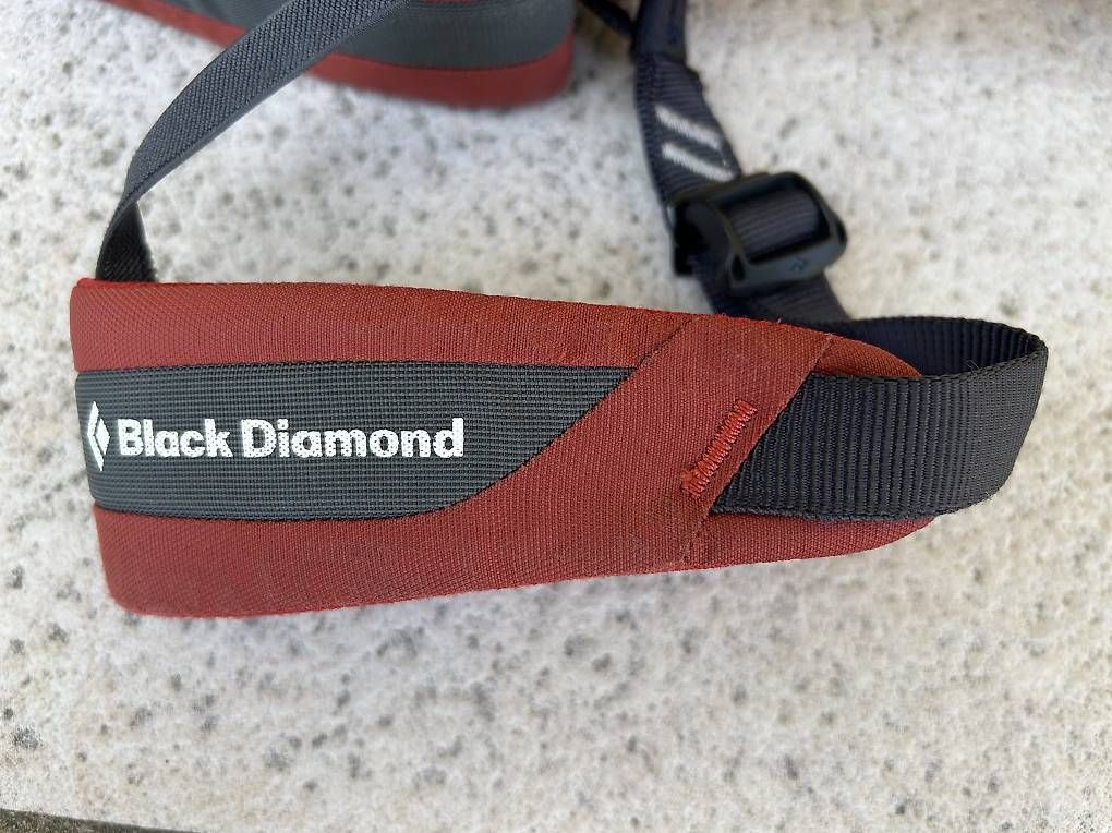 Matériel de grimpe: Black Diamond Kinderklettergurt Rot – D'occasion à Arzo par val_55vd 2