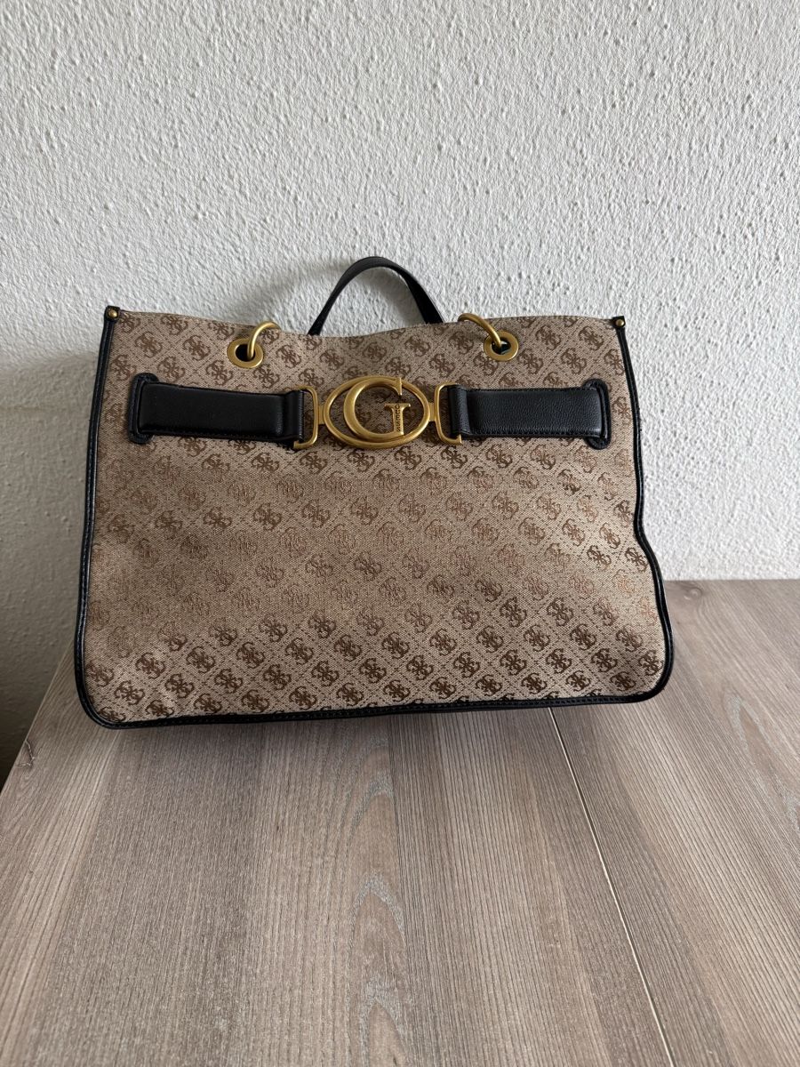 Guess Taschen für Damen: Guess tashe – Gebraucht aus Zetzwil von Hasime1