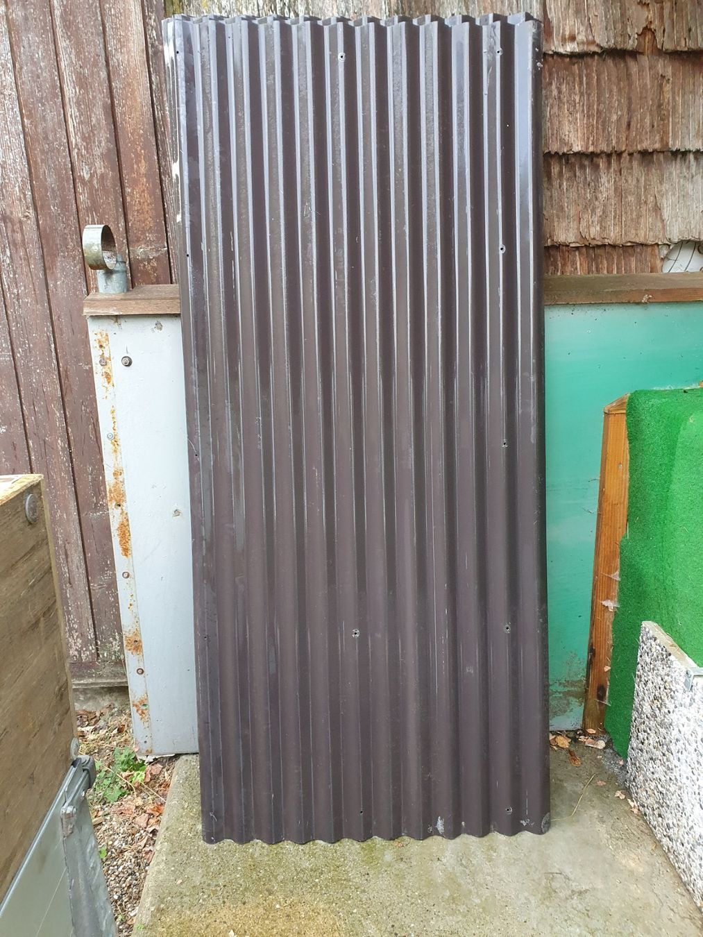 Plateaux: Wellblech braun  4Stück 200x90cm – D'occasion à Langnau i. E. par beppu