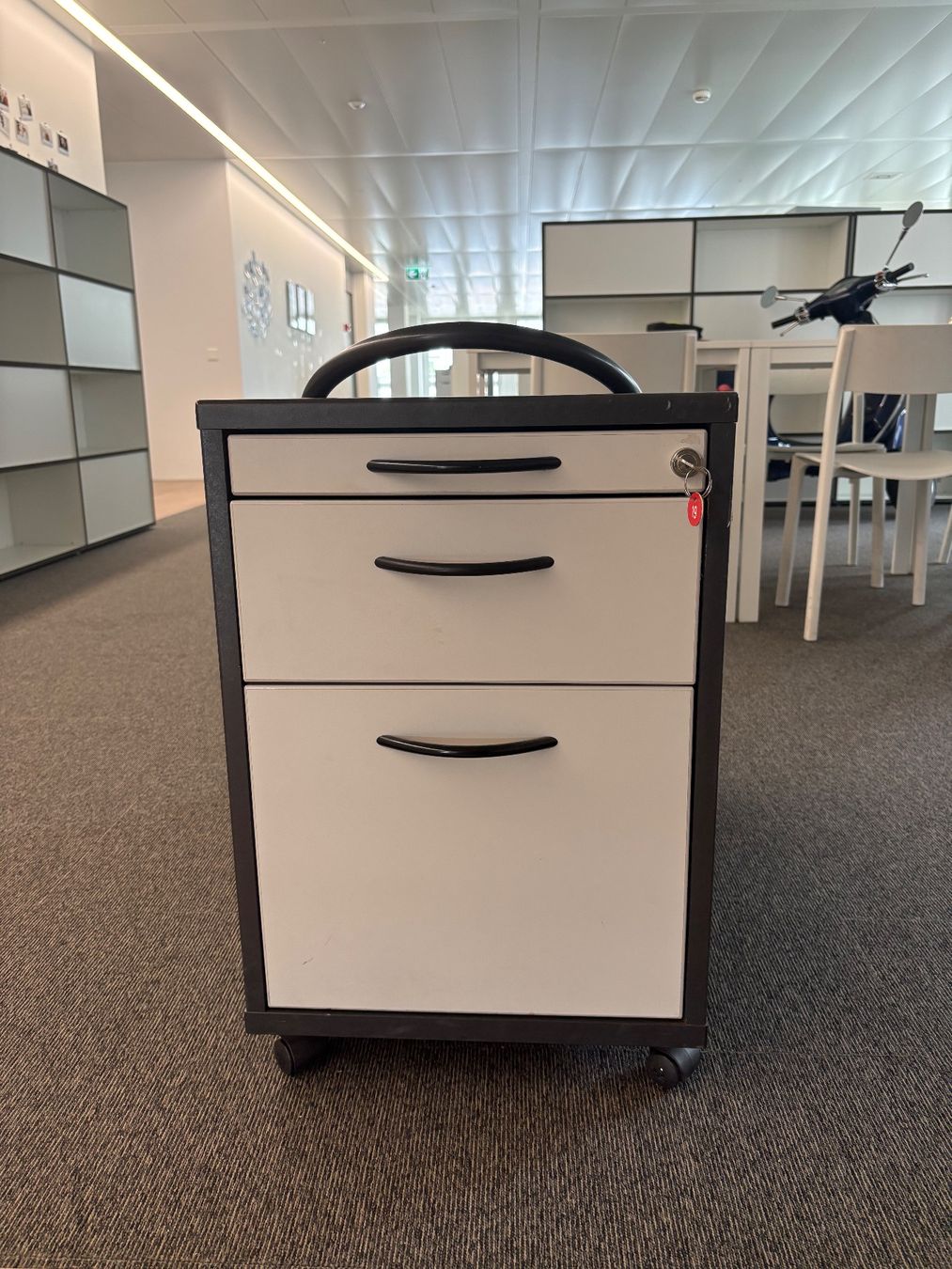 Elan Eléments de bureau: Elan Euroffice Standcontainer – D'occasion à Zürich par sat_b7g7