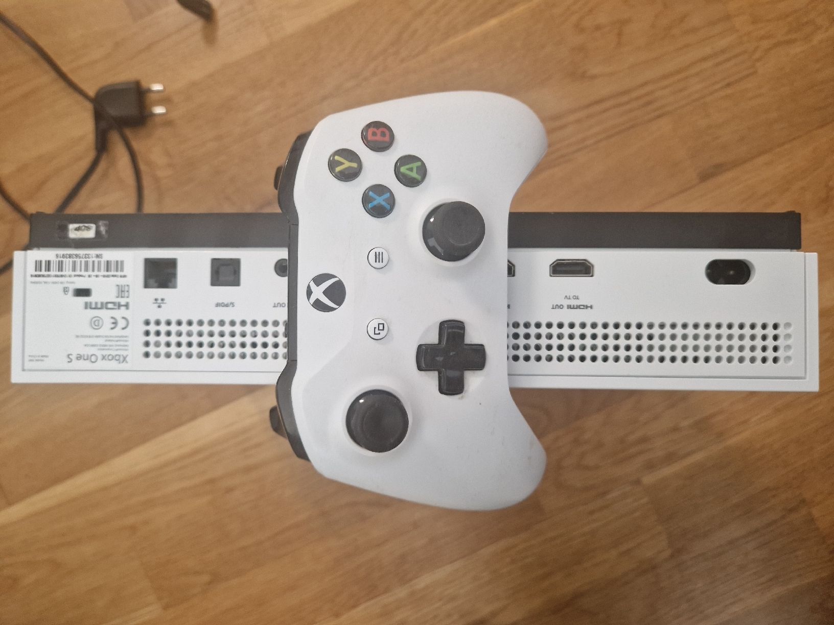 Microsoft Console: Microsoft Xbox One S Konsole Modell 1681 – Usato da Rubigen venduto da butterflywassi