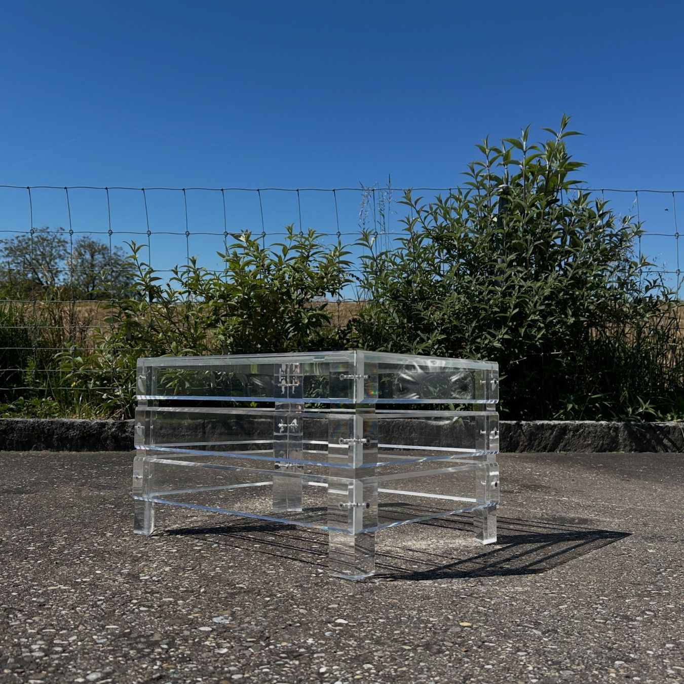 Tavoli: Vintage Plexiglas Beistelltisch – Usato da Zürich venduto da frauflufelberg 1