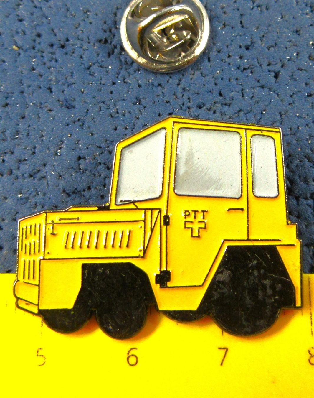 Swiss Placchette & Badge: FLUGHAFEN ODER BAHNHOF SCHLEPPER TRAKTOR DIESEL MULAG – Usato da Ettingen venduto da Hausi4711