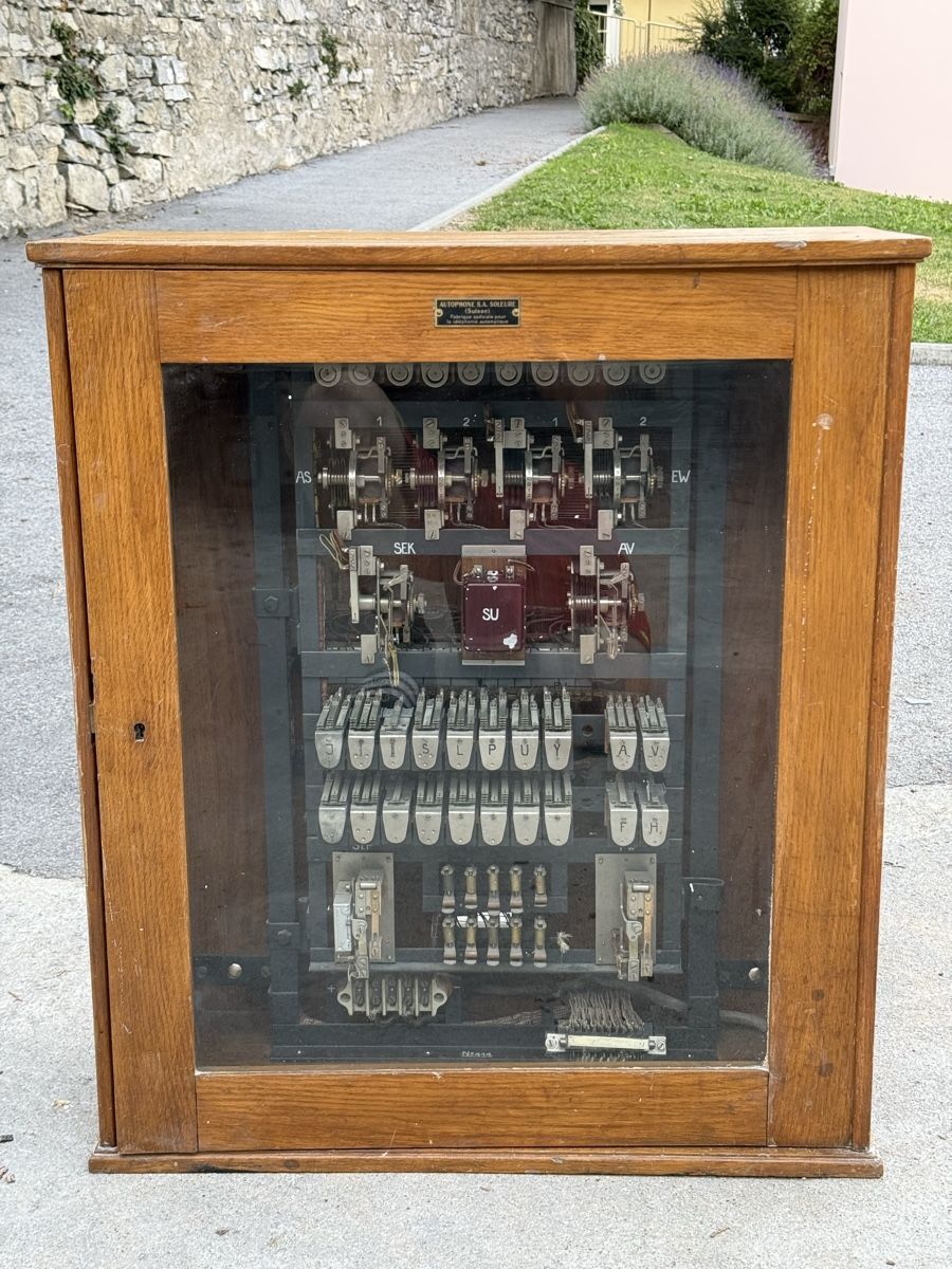 Telefone: Centrale téléphonique AUTOPHON Soleure vers 1940 – Gebraucht aus Sierre von OCNL