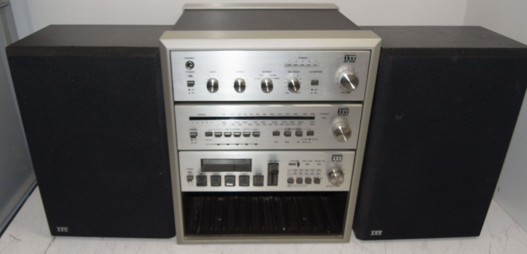 Lettore multimediale & Streamer: ITT Stereo Anlage mit Rack und Boxen – Usato da Männedorf venduto da livesteam 1