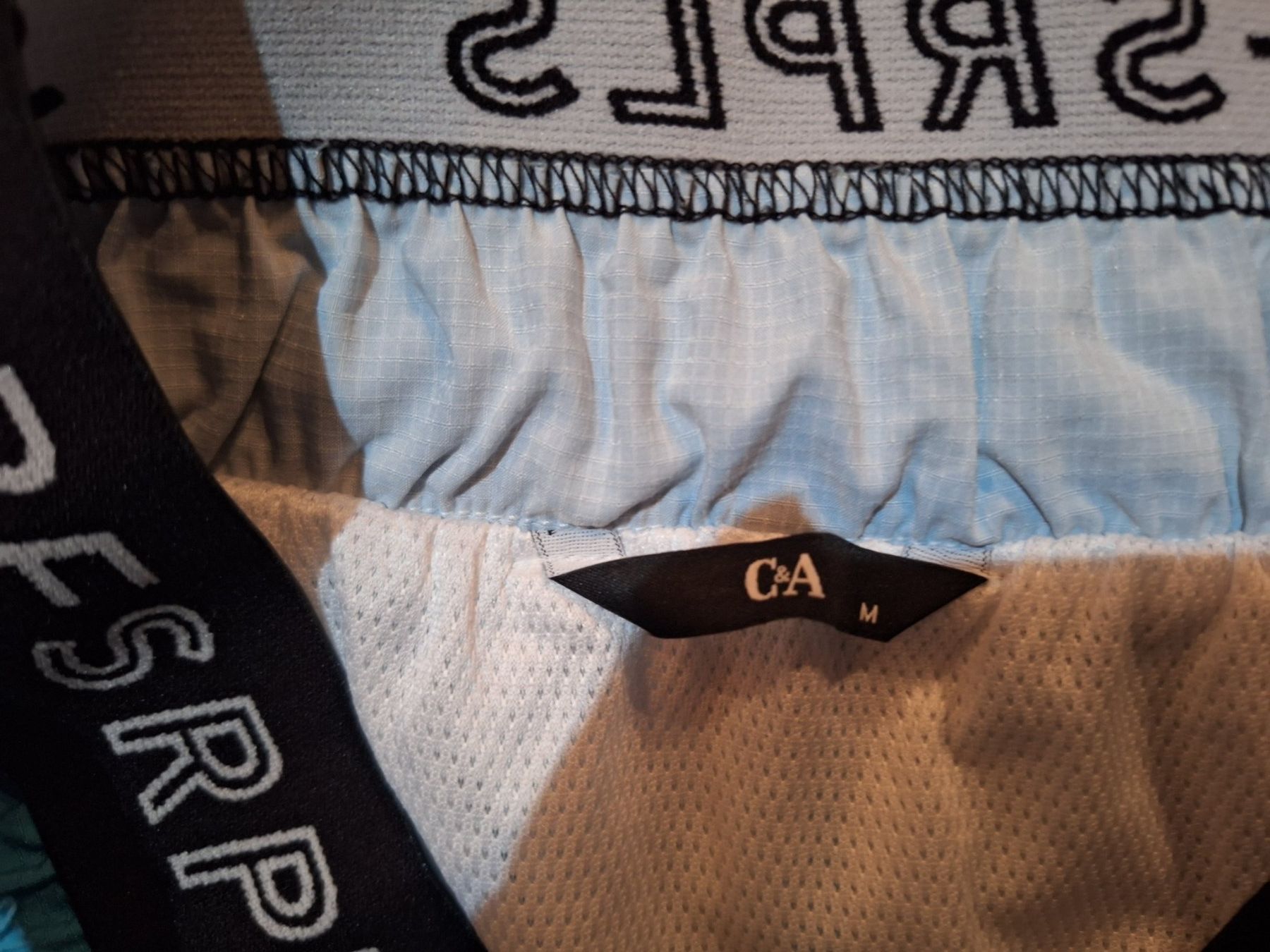 C&A T-shirt: 4 T-shirts und Badehose Gr M – Usato da Wegenstetten venduto da mcfly321 3