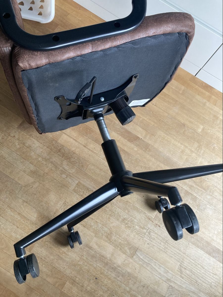 Chaises: Bürostuhl braun – D'occasion à Brienz BE par Freeracer 2