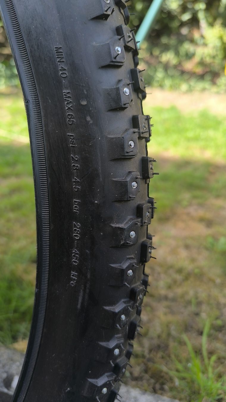 Ersatzteile: Velo Pneu Spike  – Gebraucht aus St.Erhard von himmelblau21 4