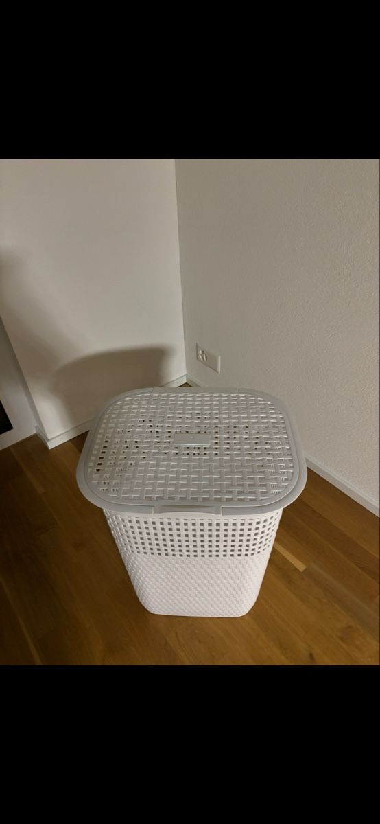 Wäschekörbe: Laundry basket white with lid good condition – Neu (gemäss Beschreibung) aus Othmarsingen von lan_8h2p 1