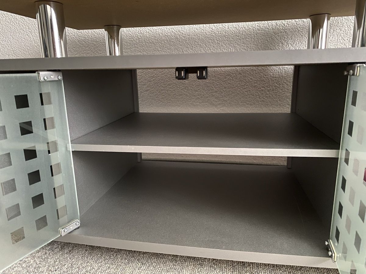 Mobili TV: TV-Möbel mit Glastüren, grau – Usato da Rickenbach Sulz venduto da mir_5z2z 3