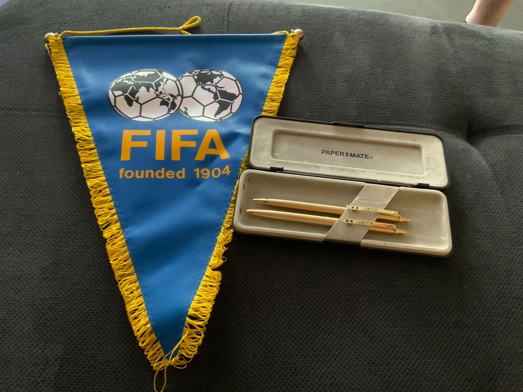 Penna & Evidenziatori: UEFA Kugelschreiber und Wimpel – Usato da Schübelbach venduto da Hecht11.