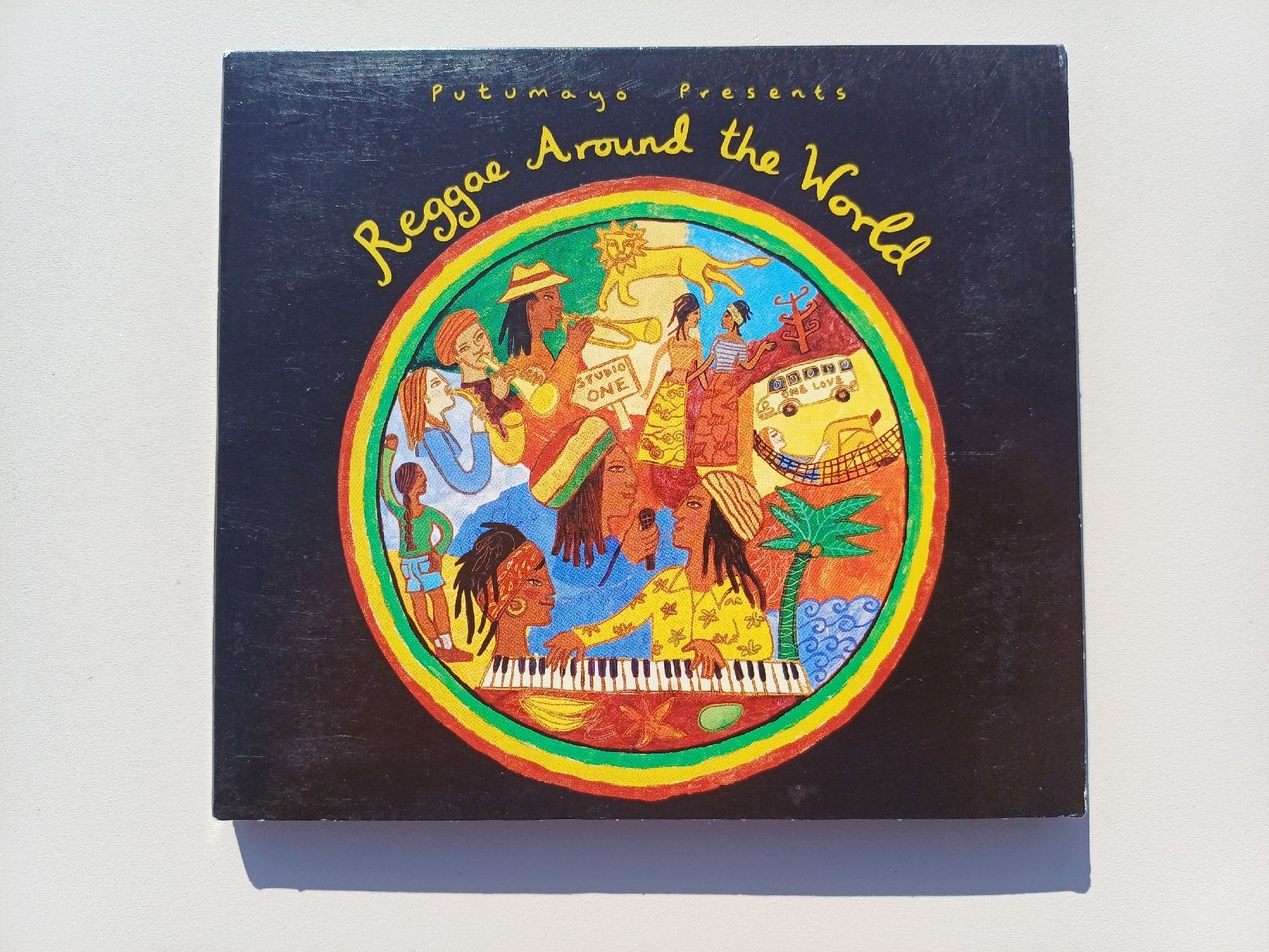 CD: Putumayo presents "Reggae around the World" CD digipack – Usato da Begnins venduto da Drastic-Sound