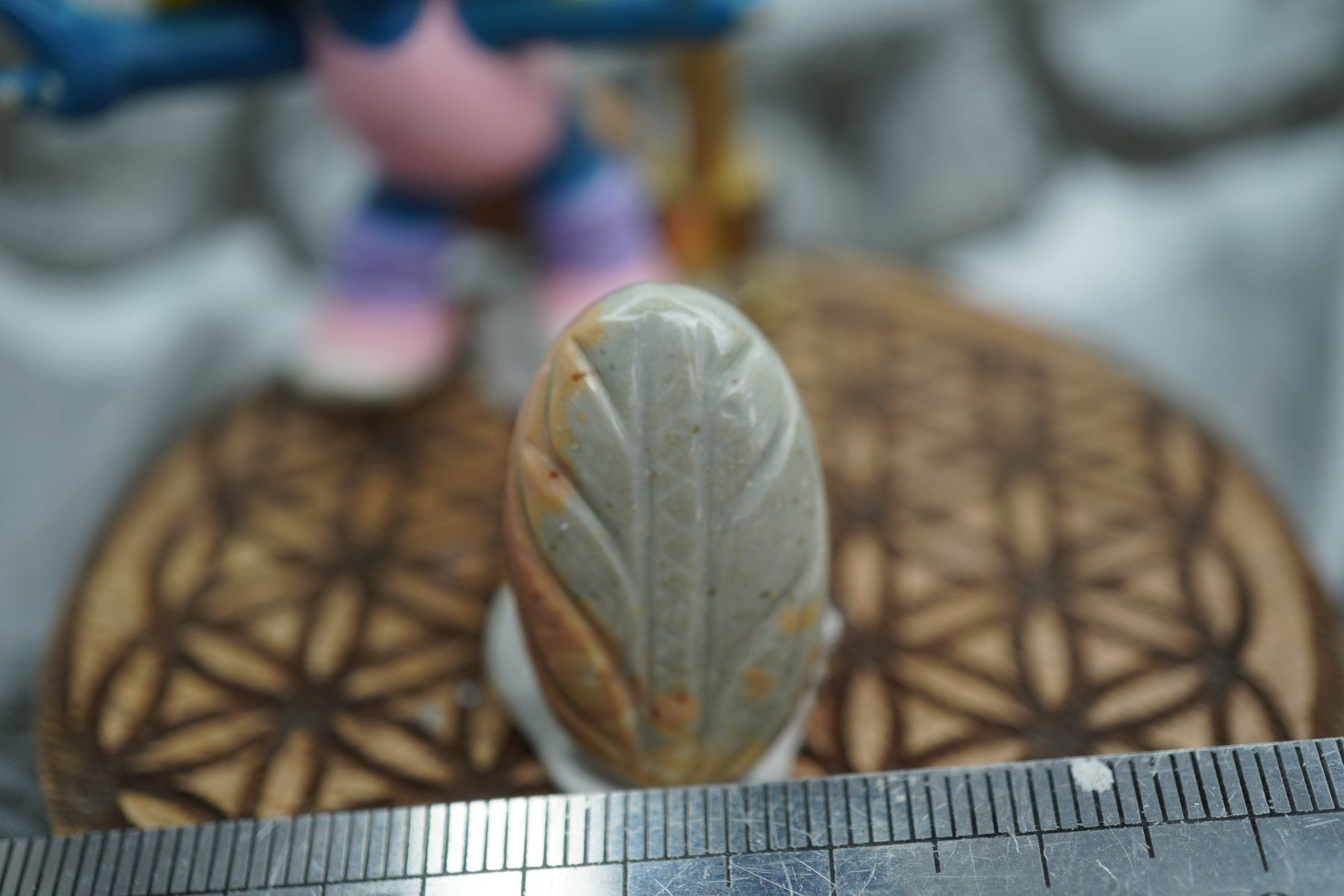 Minerali & Pietre curative: Polychrom Jaspis    Blatt Geschnitzt  Cabochon   Ab 1.- – Nuovo e nell'imballaggio originale da Eschenbach SG venduto da topstone 6