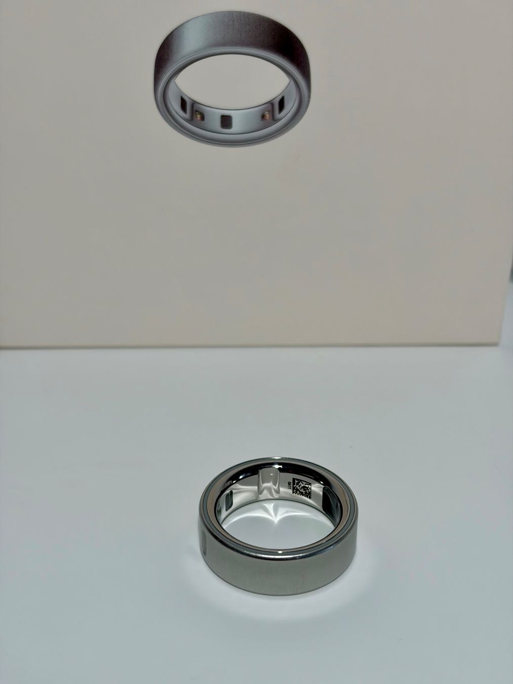 Oura Anelli: Oura Ring 4 (Grösse 10, Brushed Silver) – Usato da Zürich venduto da Wolpe23 5