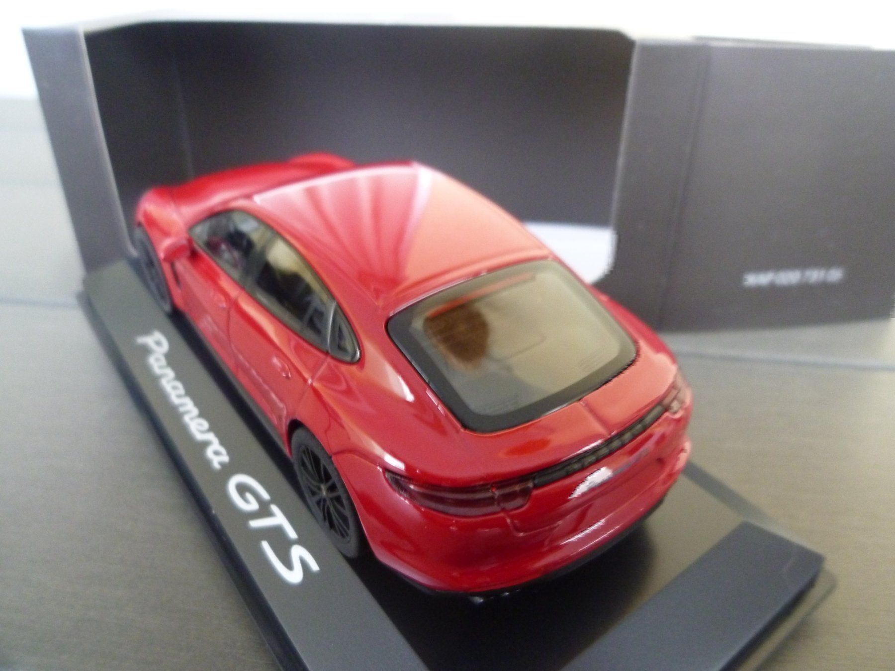 Minichamps Modellini d'auto: Porsche Panamera GTS – Nuovo e nell'imballaggio originale da Flawil venduto da Imperiosud 2