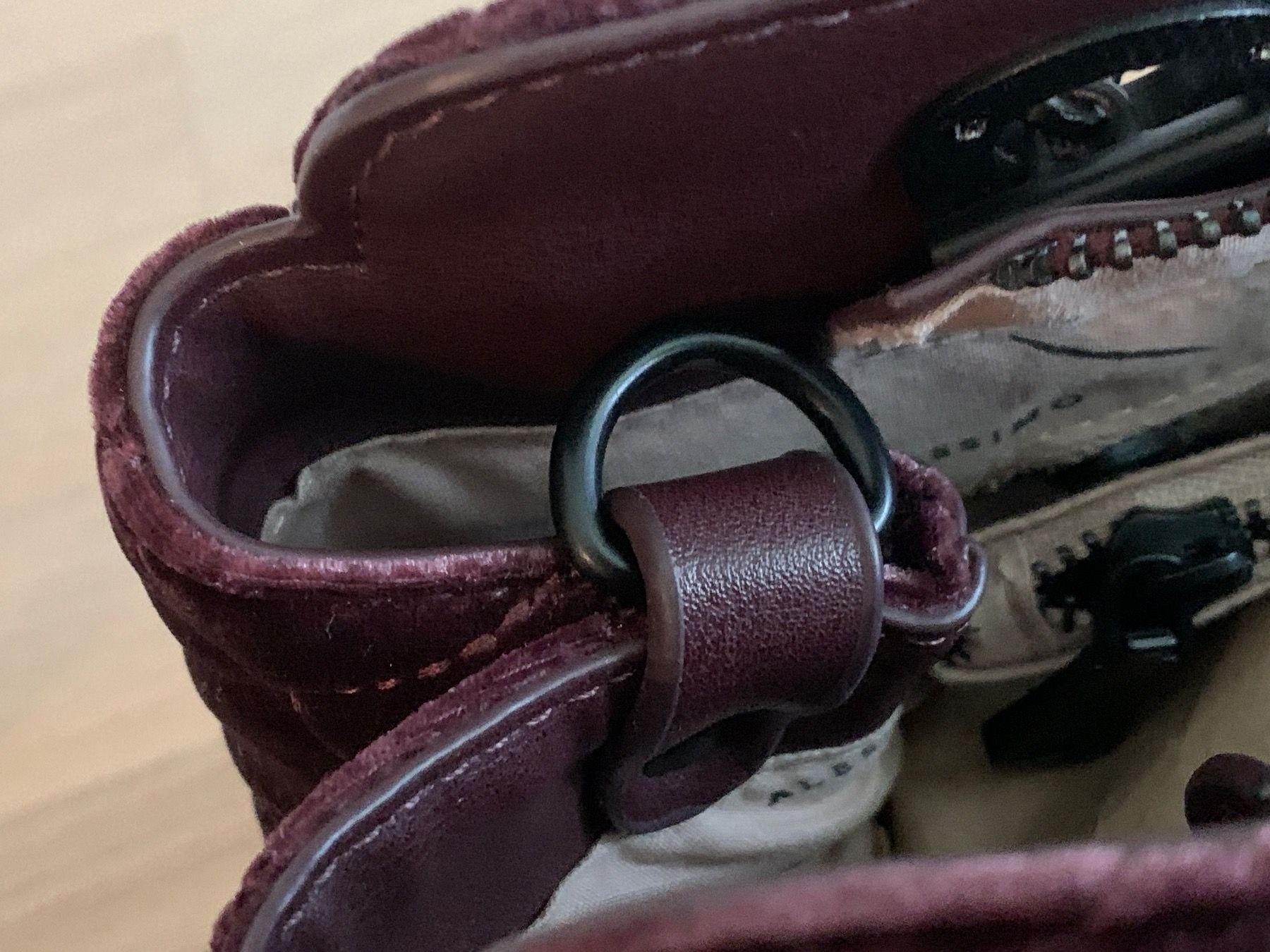 Taschen für Damen: Alessia Massimo Tasche Samt - purple - gesteppt - TOP – Gebraucht aus Dübendorf von san_tt6m 8
