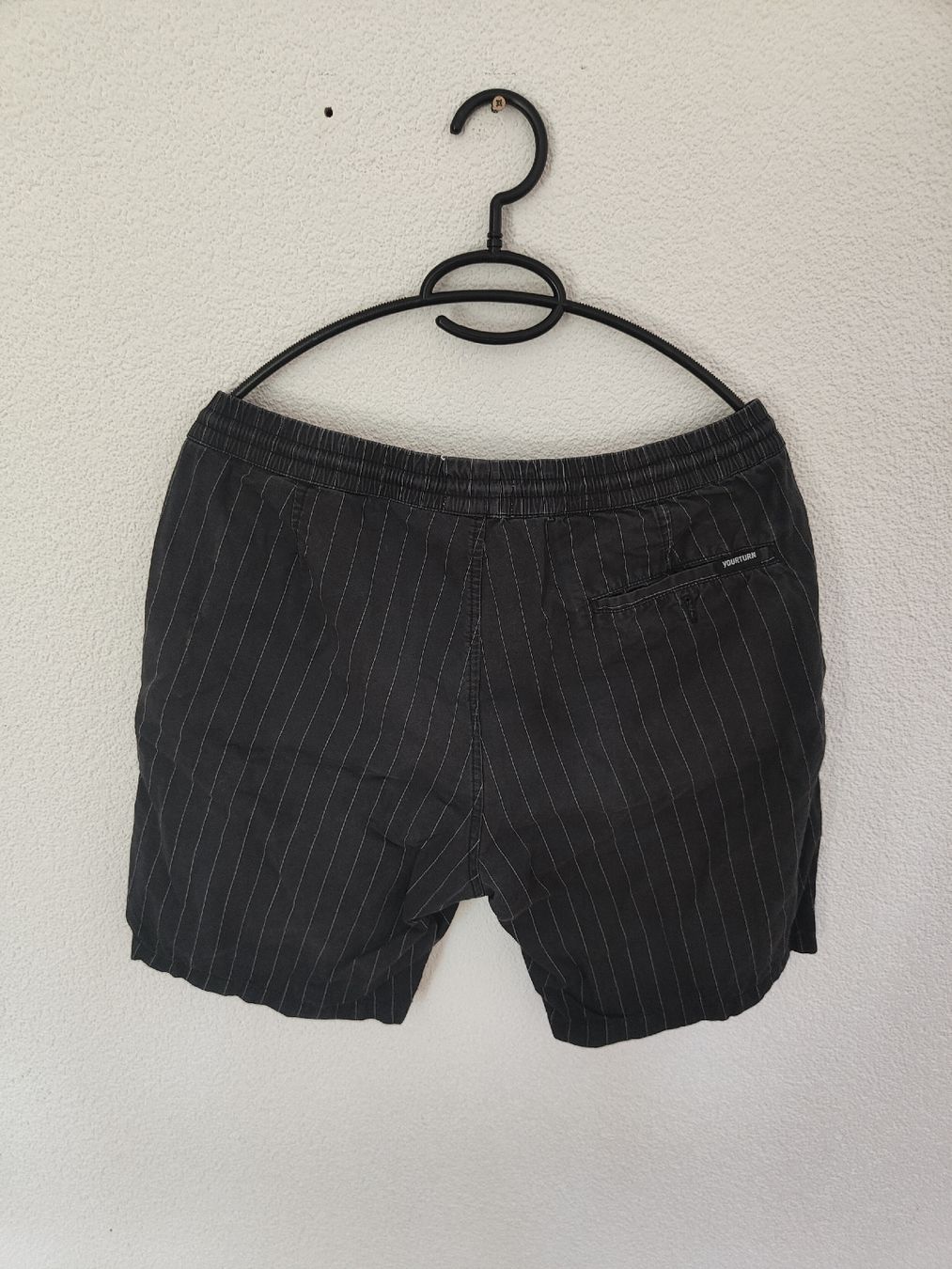 Pantaloni: Shorts Pull&Bear schwarz gestreift gebraucht – Usato da Niederscherli venduto da lavan1996 1