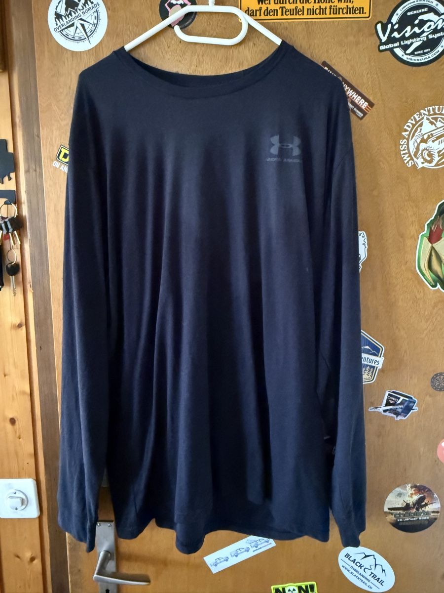 Under Armour Pullover & Sweatshirts: Under Armour XXL Langarm – Gebraucht aus Wolhusen von Raffi_Weber