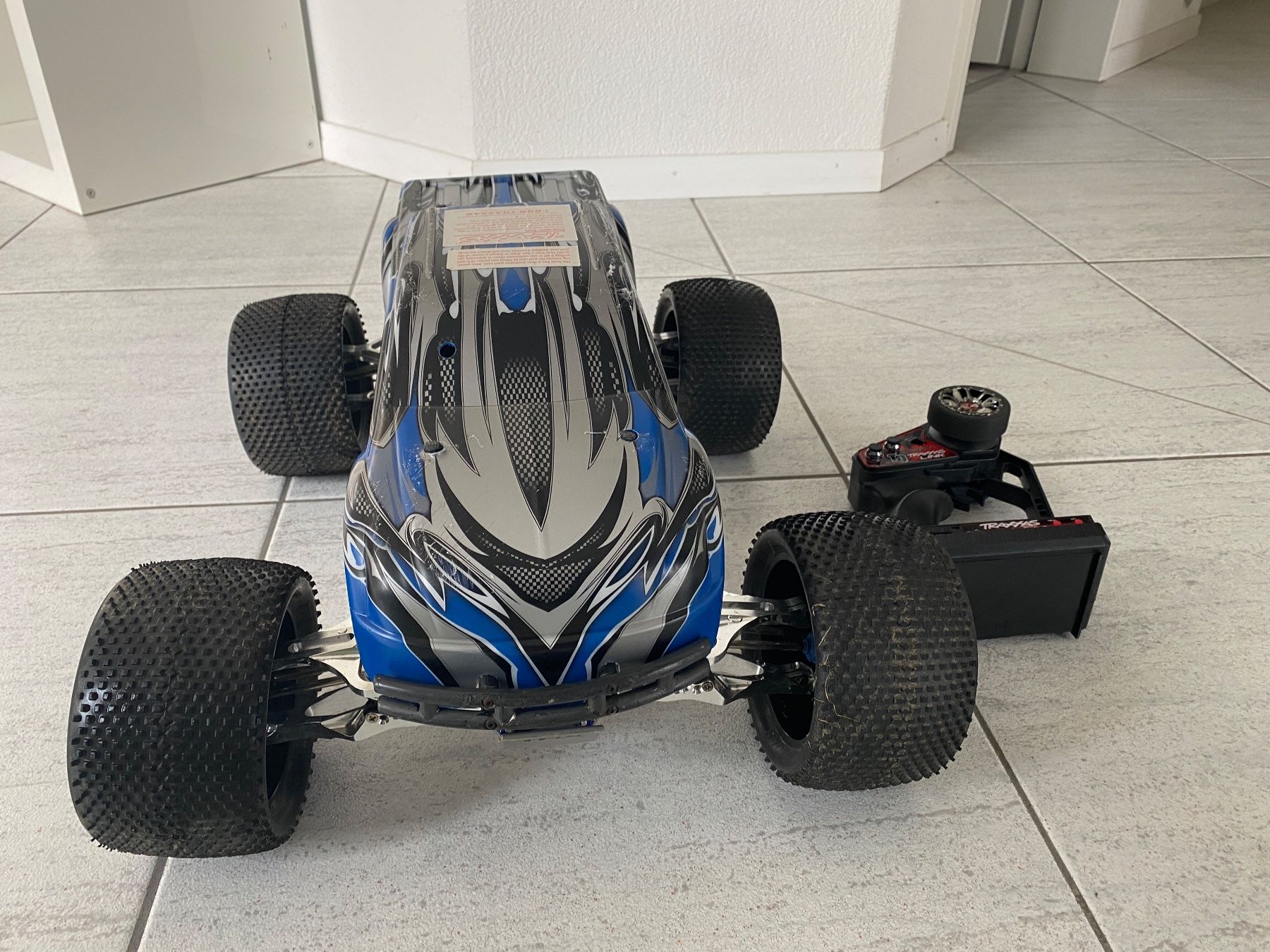 Traxxas Modellismo RC: Truggy Traxxas E-Maxx 1:10 – Usato da Beckenried venduto da Kensykatro