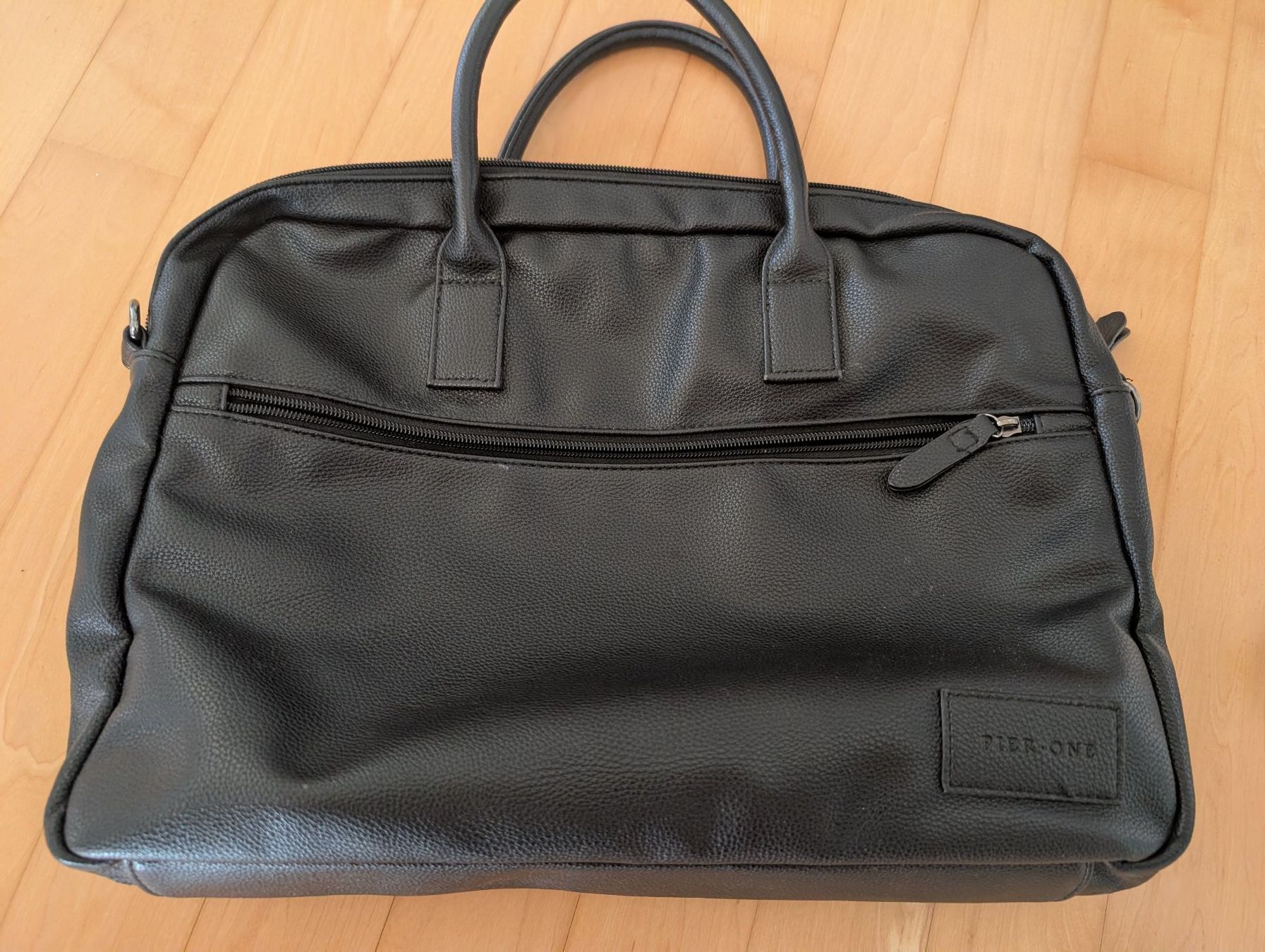 Taschen: Pier One Kunstledertasche – Gebraucht aus Stans von Magas