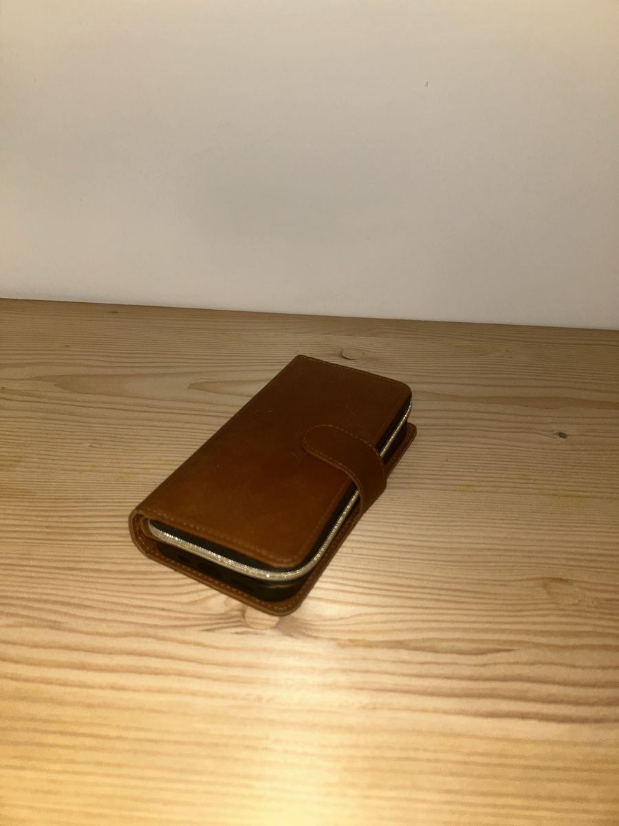 Covers & Schutzfolien: iPhone 15 Hülle braunes Leder mit Reisverschlussfach – Neu (gemäss Beschreibung) aus Pfaffhausen von Lucky_Nut