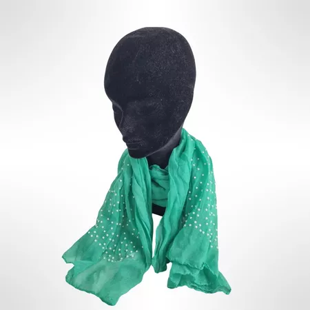Foulard grün mit kleinen  Perlen geschmückt
