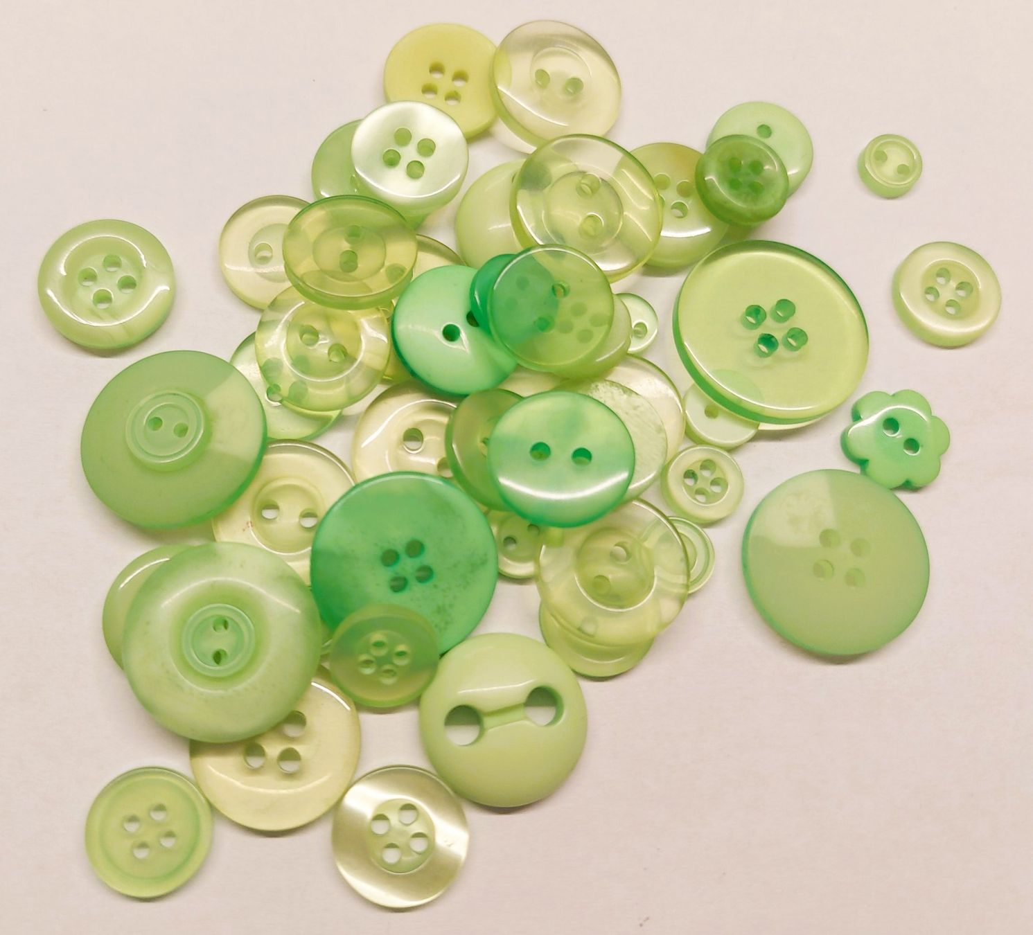 Bottoni: 51g Knopfsammlung  mix  buttons – Nuovo (secondo la descrizione) da Langenthal venduto da zelgaz