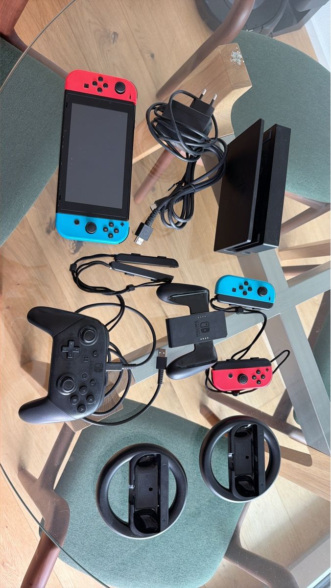 Nintendo Konsolen: Nintendo Switch Console Set with Accessories Used – Gebraucht aus Zürich von gab_2gvg