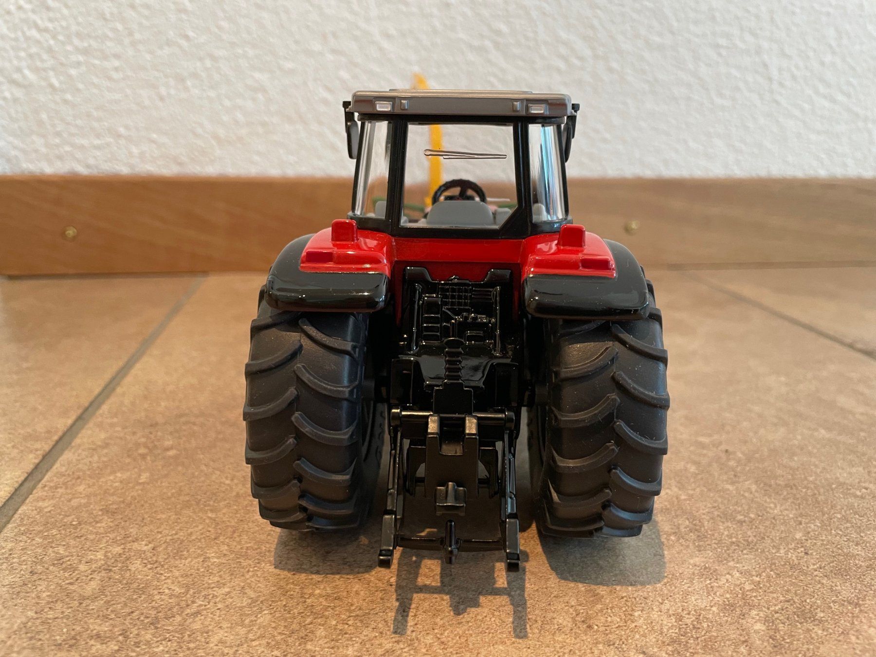 Massey Ferguson Trattori: SIKU Massey Ferguson mit Kemper – Nuovo e nell'imballaggio originale da Kreuzlingen venduto da Stefan1150 3