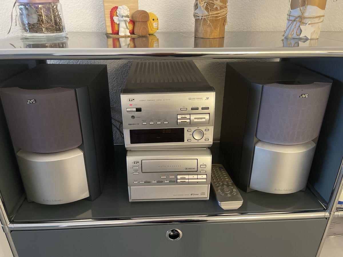 JVC Lettore multimediale & Streamer: JVC  Radio- CD- Kassetten Compact / System – Difettoso da Zufikon venduto da lea050