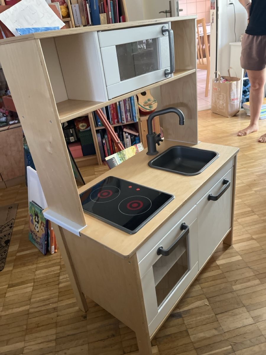Spielzeuge: Spielküche aus Holz – Gebraucht aus Niederhasli von dia_2kqp 1