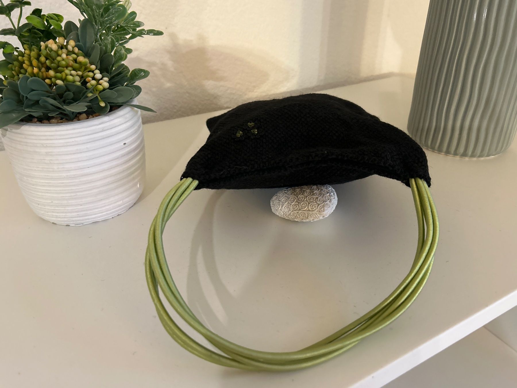 Borse da donna: Kleine Handtasche schwarz mit Applikation, – Usato da Brunnen venduto da Nala2929 4