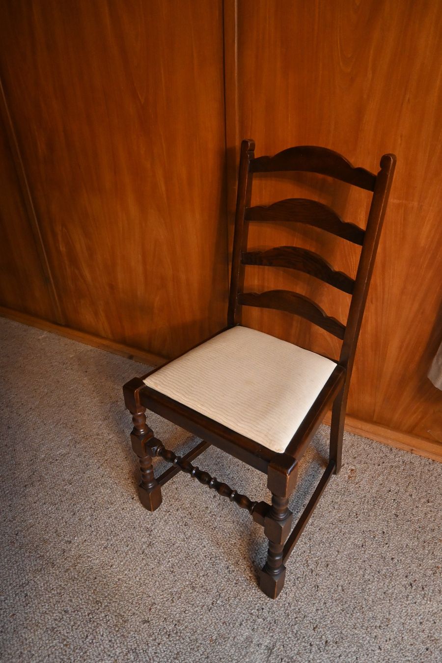 Set di tavolo e panche: Alter (Antiker) Tisch mir 4 Stühlen – Usato da Hausen am Albis venduto da Racer_85 1