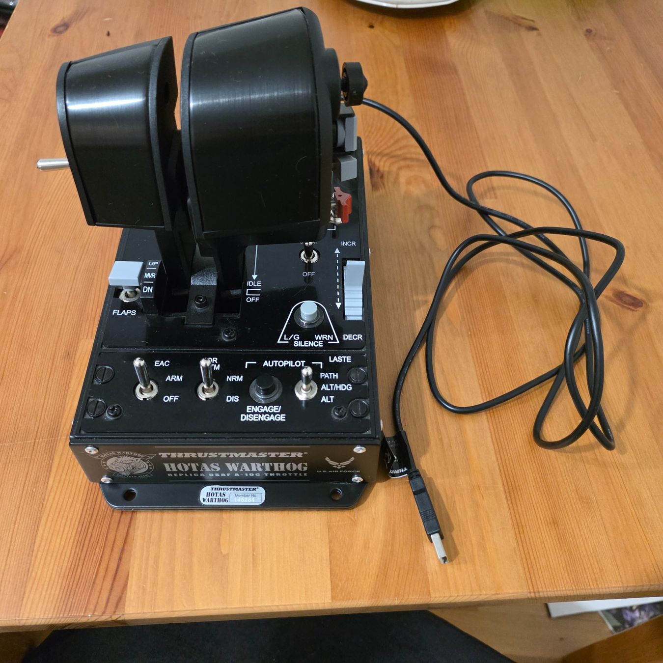 Thrustmaster Manettes: Thrustmas Joystick Hotas Warthog Flight Stick Dual Throttle – D'occasion à Basel par Domiburk