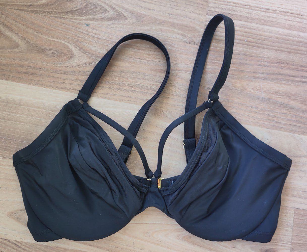 Badekleider & Bikinis: Schwarzes Bikini-Top von Bravissimo, Gr. 65E – Gebraucht aus Lugano von kat_lm5b