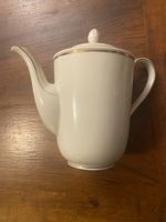 Kaffeekanne /Teekanne von “HANS", weisses Porzellan mit Gold