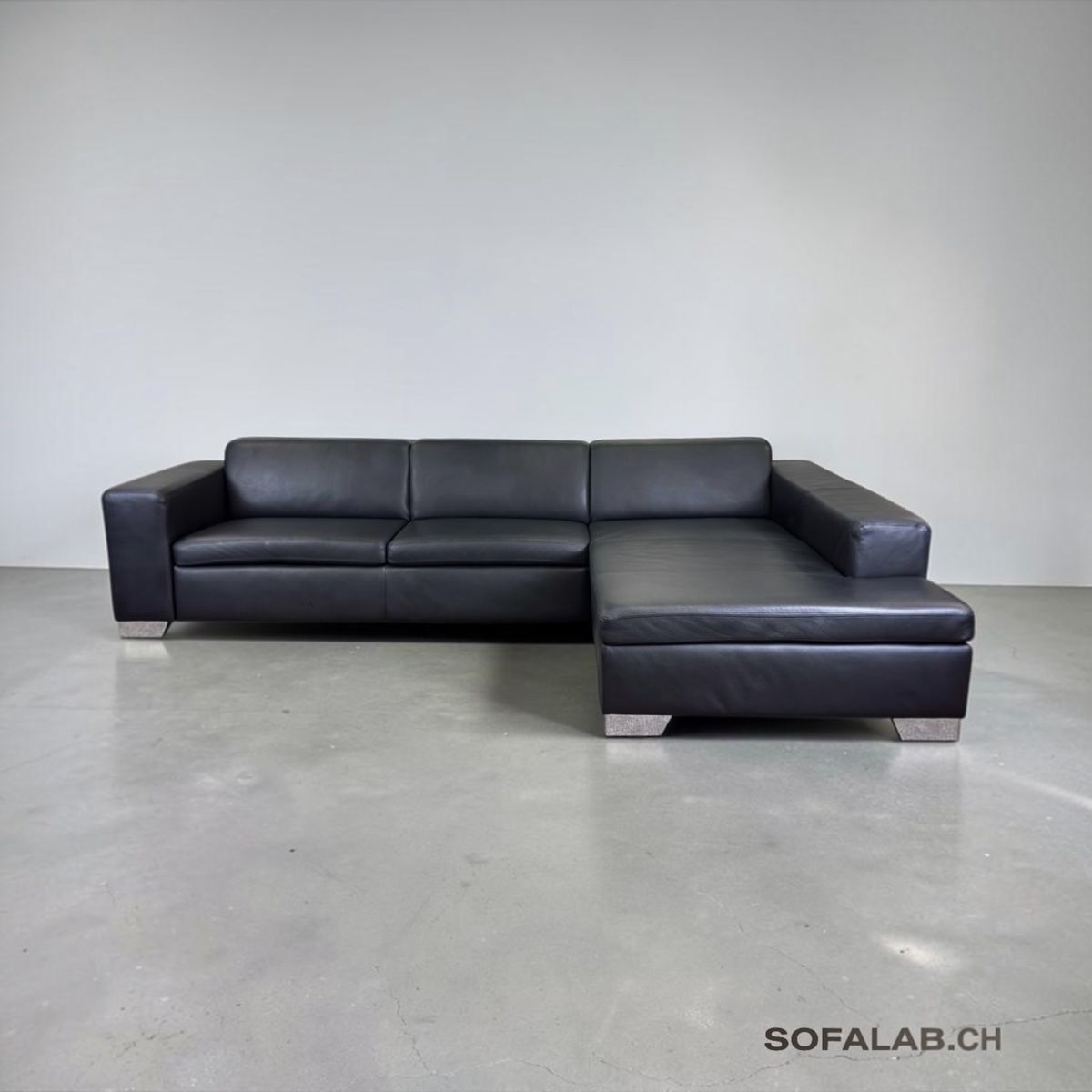 Divani: Ecksofa aus echtem Rindsleder, schwarz, mit Bettfunktion – Usato da Fehraltorf venduto da Sofalab.swiss