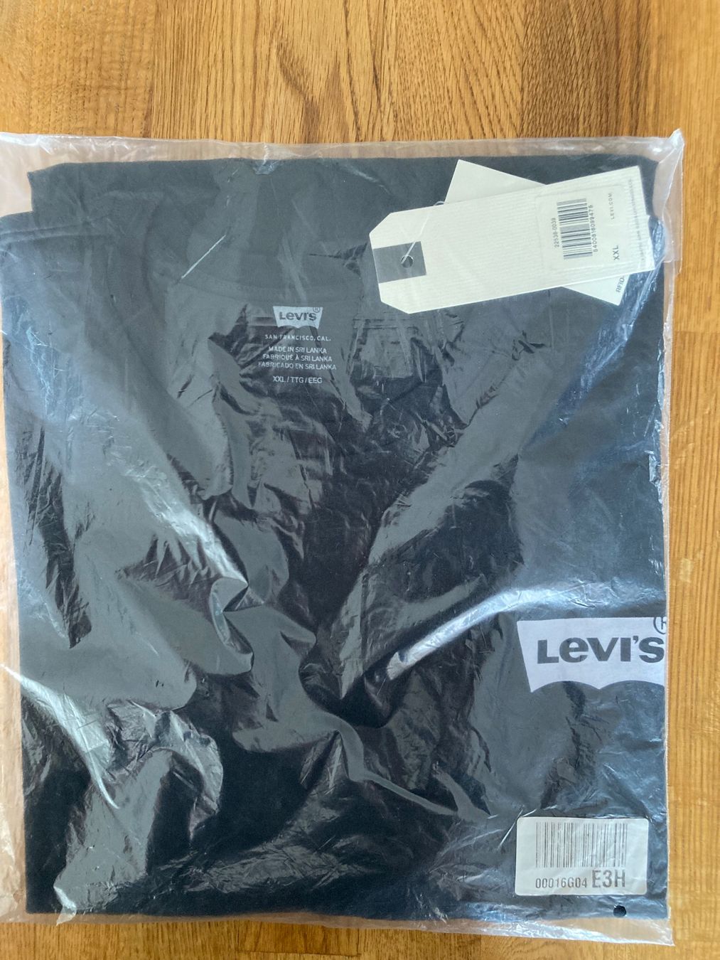 Levi's T-Shirts: Levis T-Shirt XXL – Neu und originalverpackt aus Wängi von Kaesli