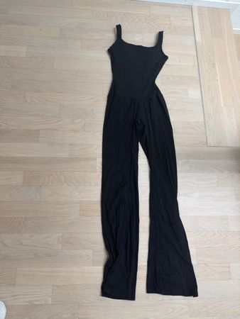 Schwarzer Amada Jumpsuit, Grösse S, neuwertig, Sommergardero