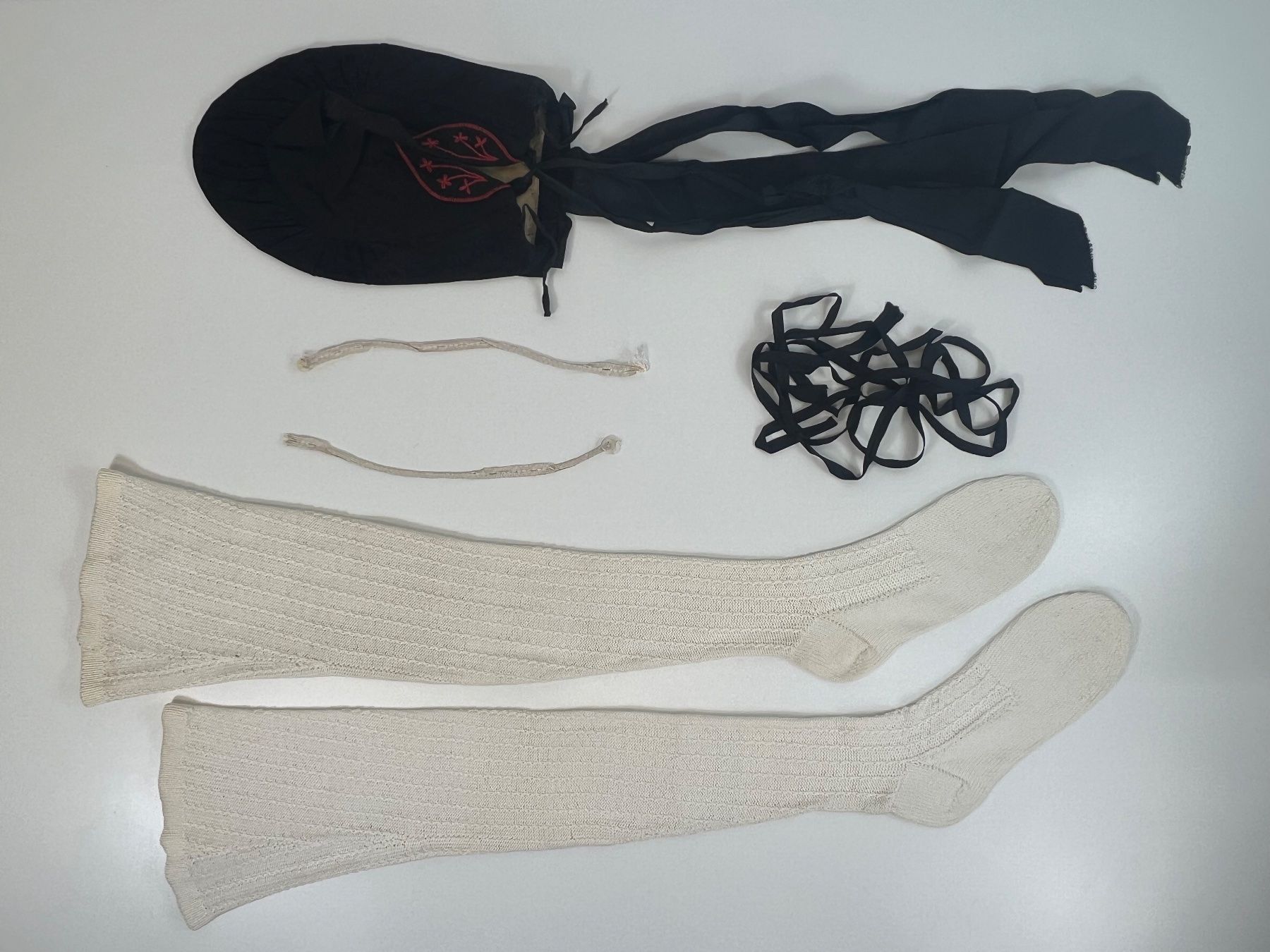 Kostüme: Schweizer Tracht Damen, ev. Schleitheim – Gebraucht aus Zürich von Arche_Brockenhaus 6