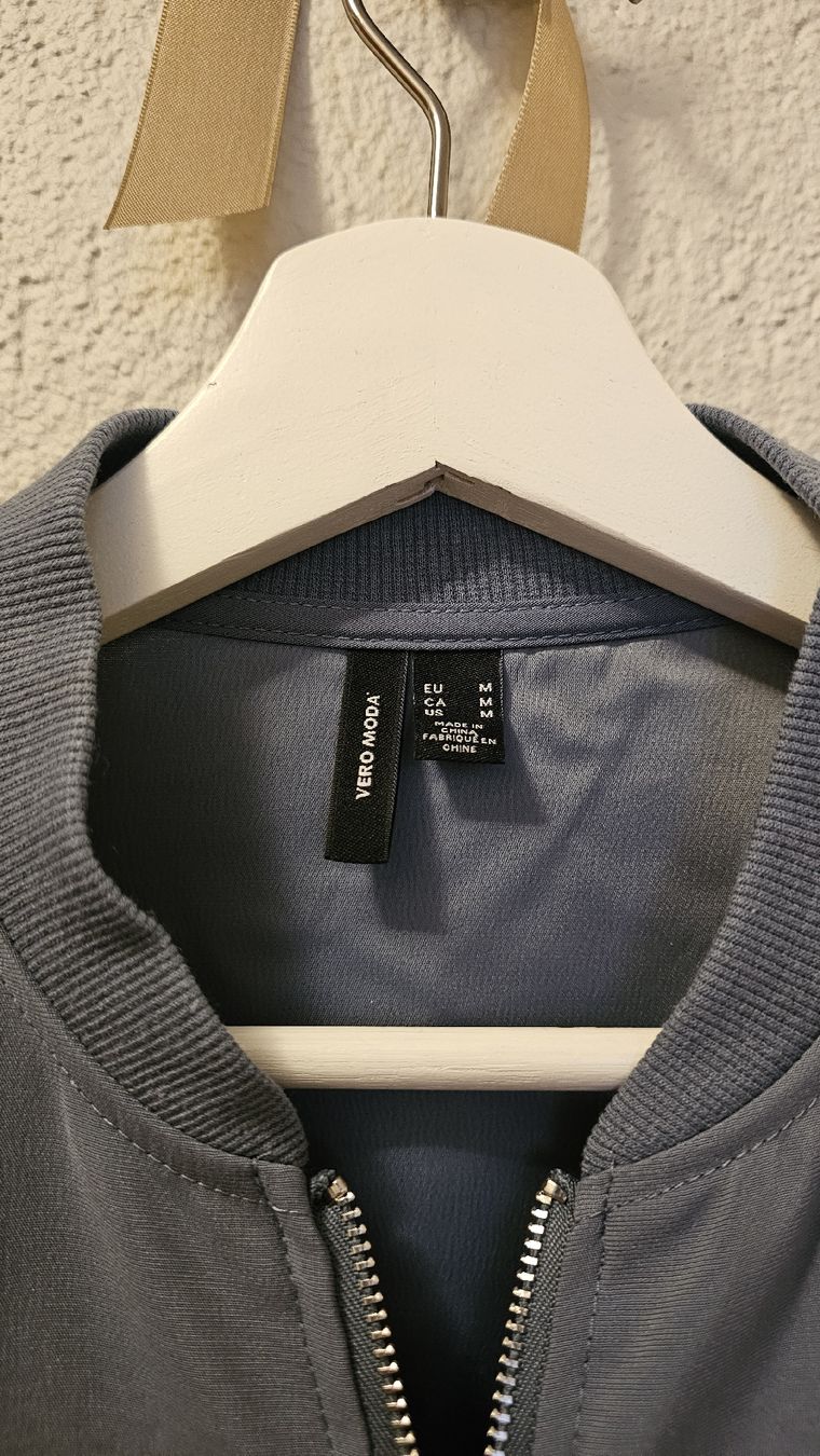 Vero Moda Giacche: Vero Moda Blouson Jacke, Graublau, Grösse M – Nuovo (secondo la descrizione) da Bern venduto da Oscarella 1