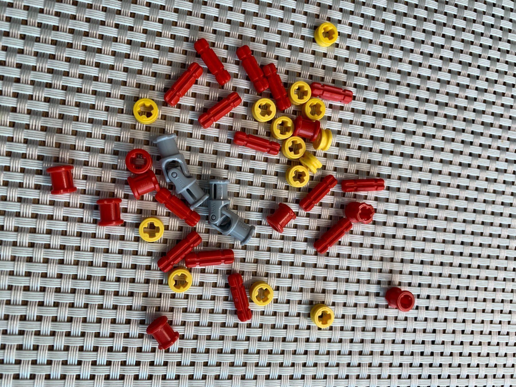 Lego Kit di costruzioni: Lego Technik Buchsen Kardangelenke 42052 – Usato da Buochs venduto da Techtelmechtel