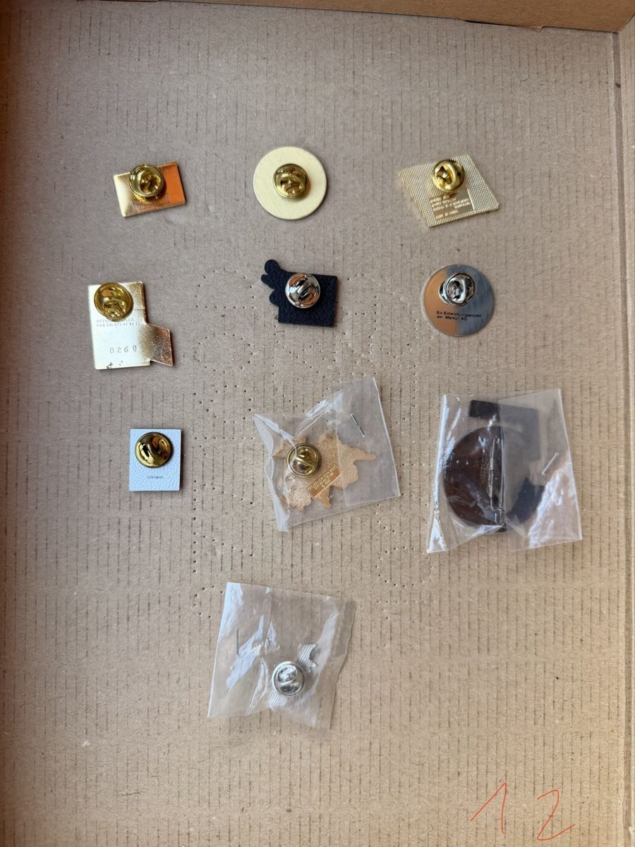 Placchette & Badge: Pin Set 12 - 10 Stück – Usato da st. gallen venduto da nerio450 1