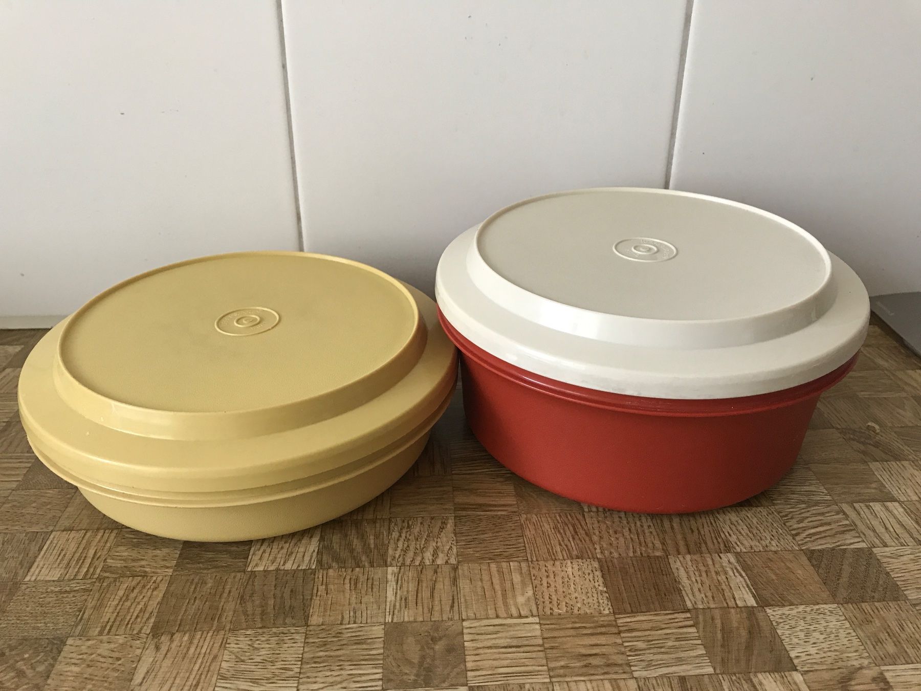 Tupperware Contenitori & Simili: Tupperware    2 Schüsseli mit Deckel – Usato da Birmensdorf ZH venduto da Hilhan 1